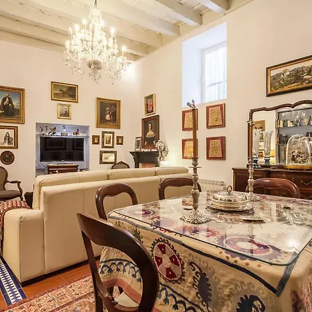 Casa Senorial En Centro,calle Marmoles 塞维利亚