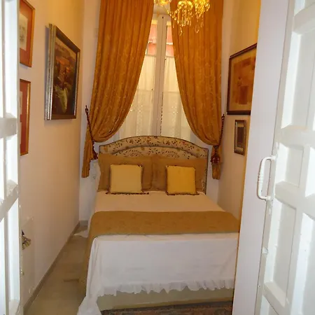 Casa Senorial En Centro,calle Marmoles * Sevilla